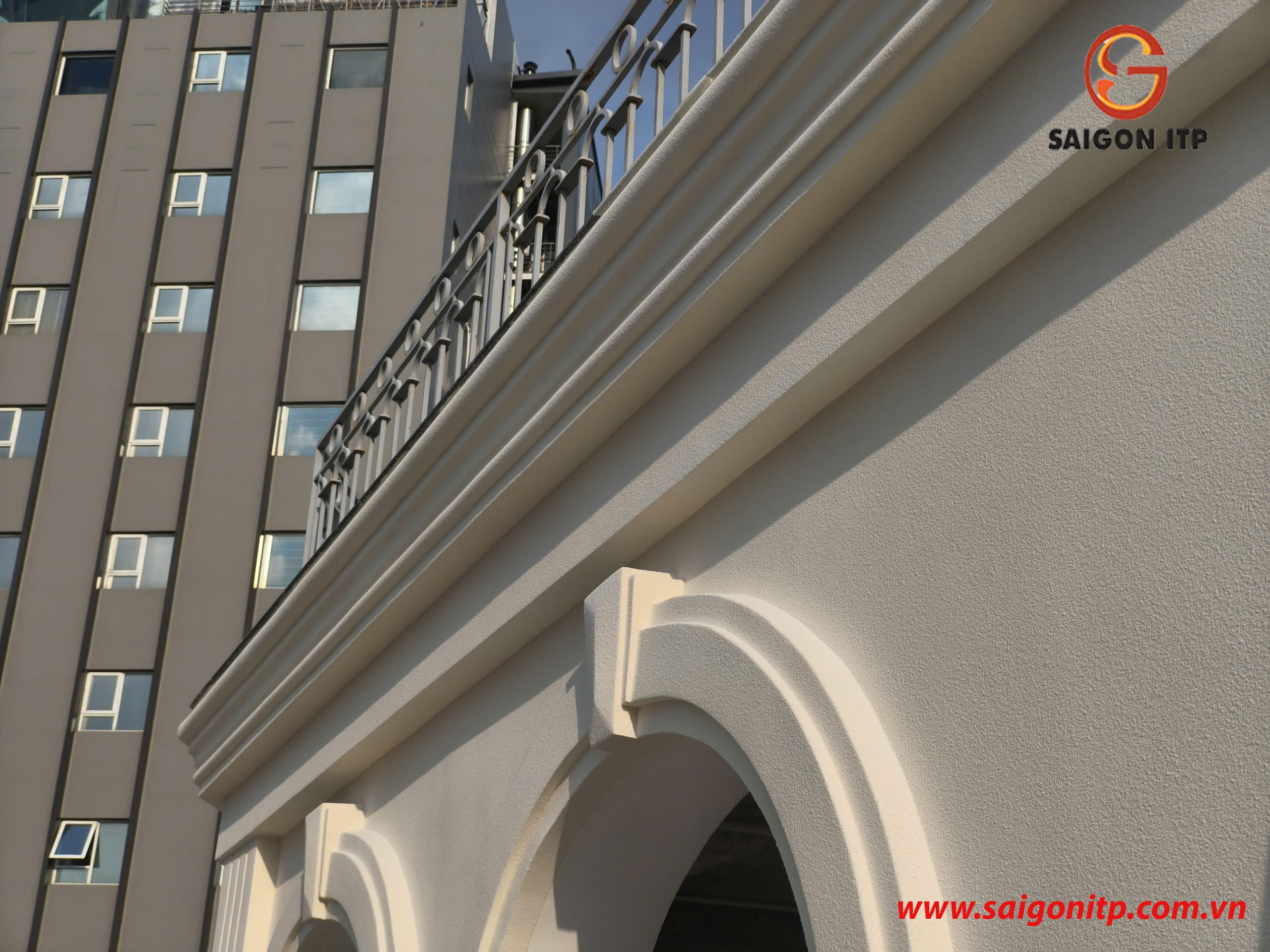 So sánh sơn đá tự nhiên và sơn giả đá – Lựa chọn nào phù hợp cho công trình của bạn?