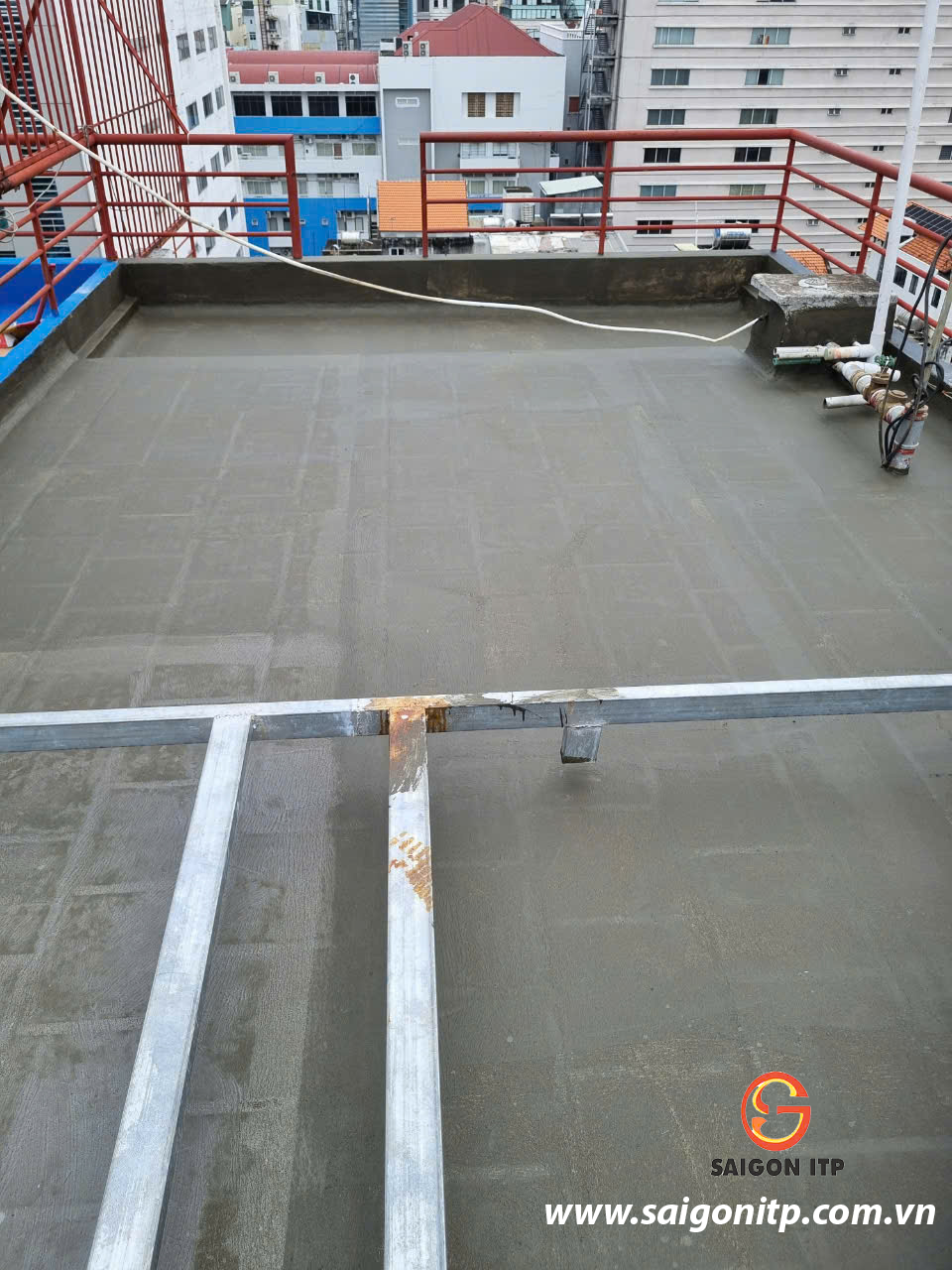 Chống thấm sân thượng đã lát gạch, giải pháp nào hiệu quả cho ngôi nhà của bạn?