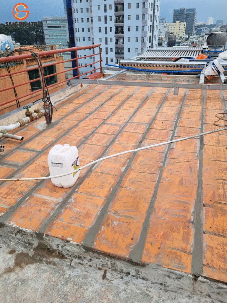 Chống thấm sân thượng đã lát gạch, giải pháp nào hiệu quả cho ngôi nhà của bạn?